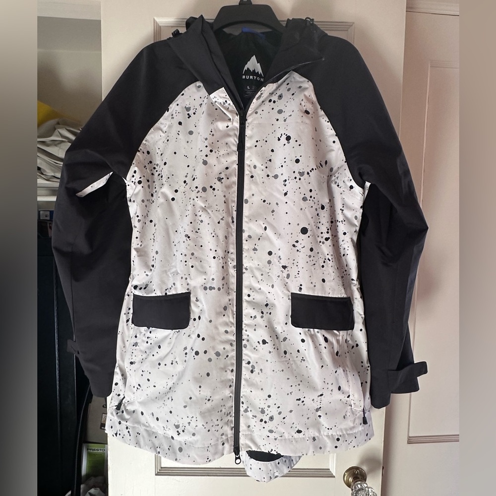 BURTON 2023 WOMEN'S LALIK 2L JACKET BALLAD STOUT WHITE SPATTER/TRUE BLACK